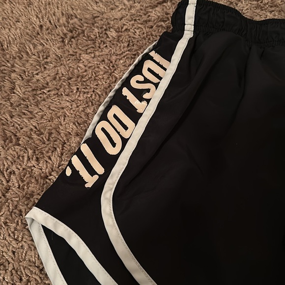 Nike black gym shorts - Picture 2 of 5